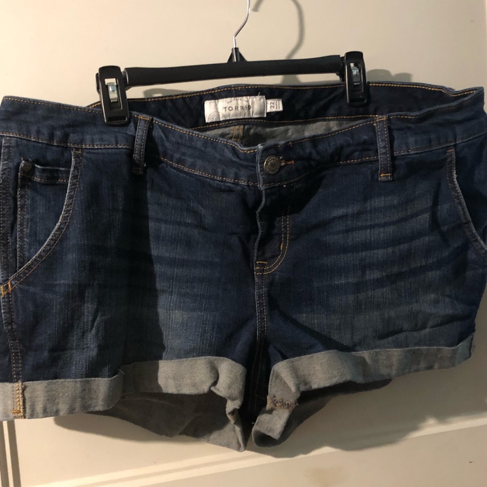 Torrid denim shorts sz 22
